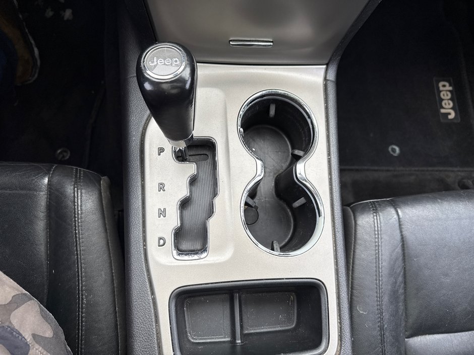 Jeep Grand Cherokee LAREDO X 2012-31