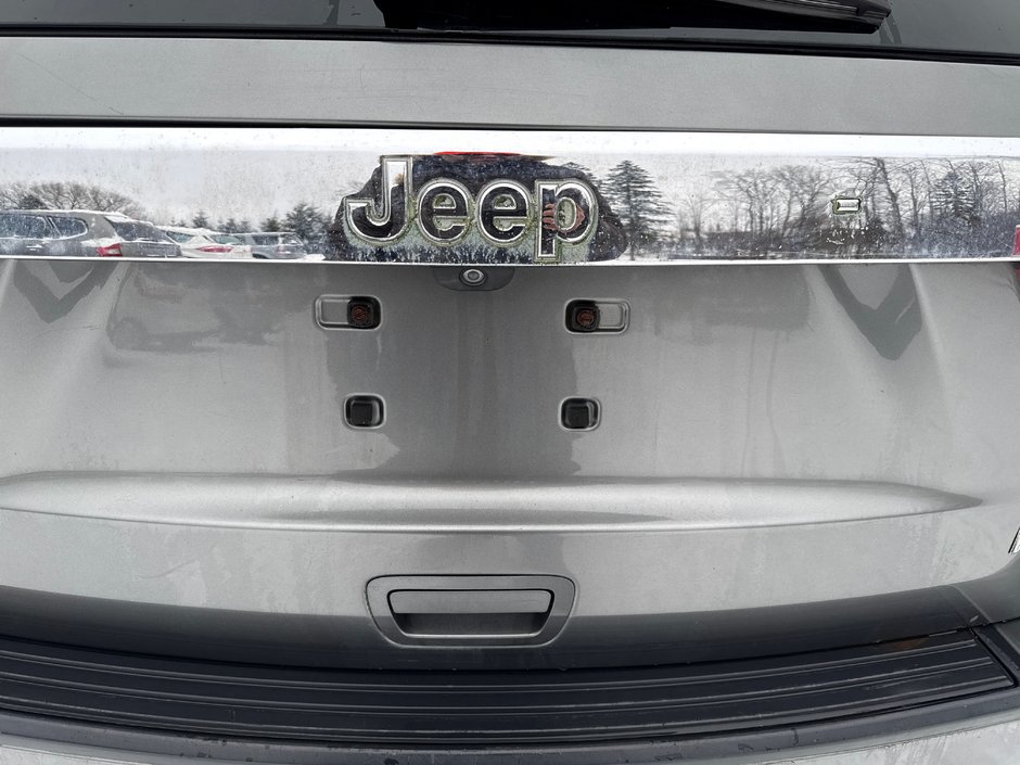 Jeep Grand Cherokee LAREDO X 2012-9