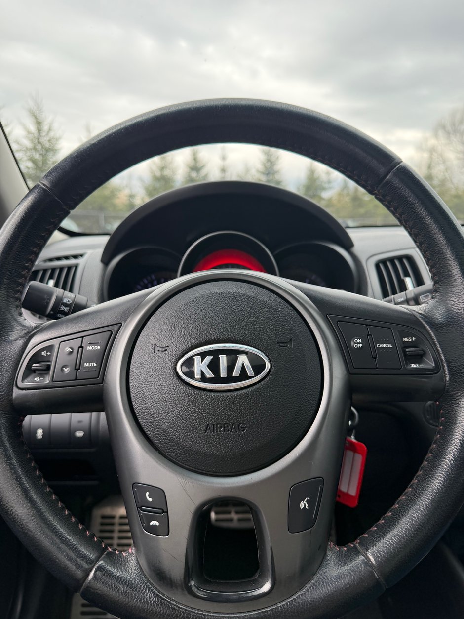 2011 Kia Forte 5-Door SX-11