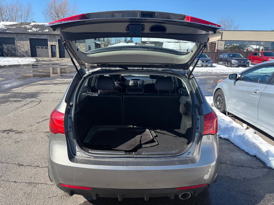 Kia Forte 5-Door SX 2011-9