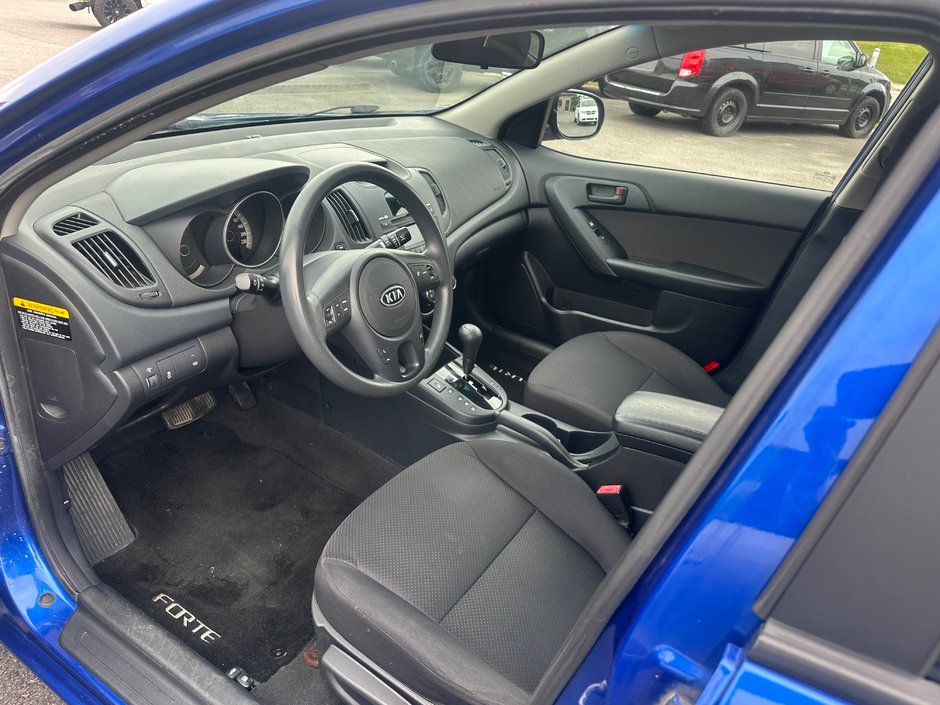 Kia Forte EX 2010-9