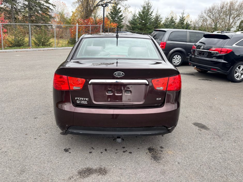 Kia Forte EX 2011-4