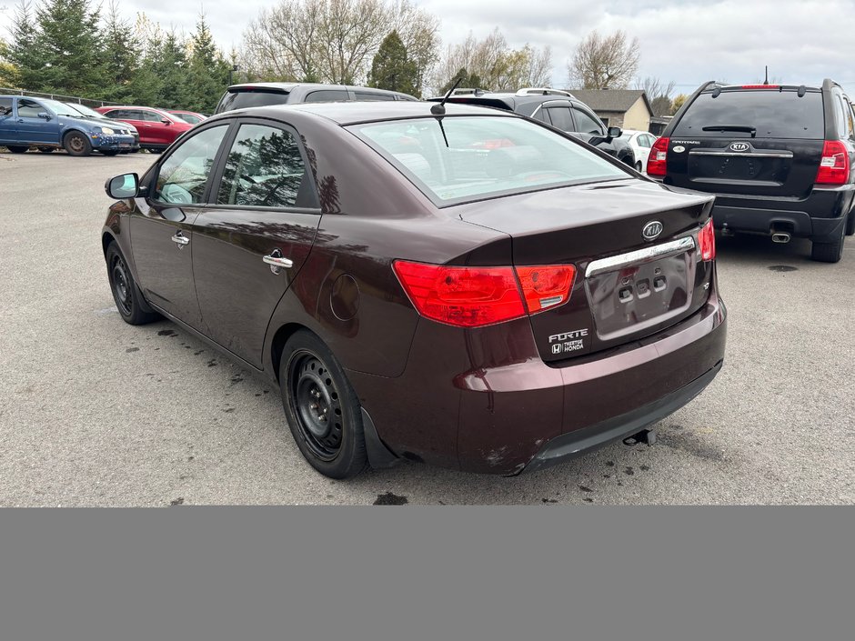 Kia Forte EX 2011-3