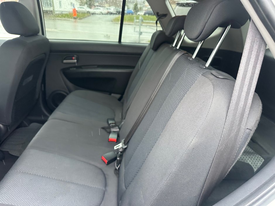 2010 Kia Rondo EX-4