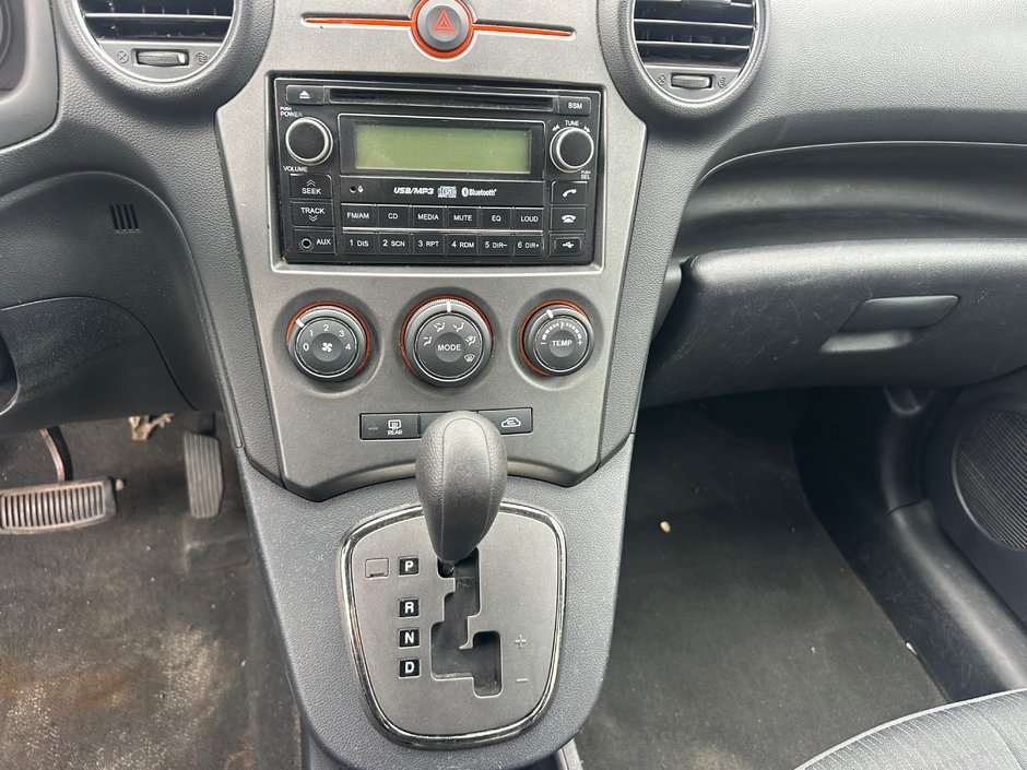 Kia Rondo LX 2012-10