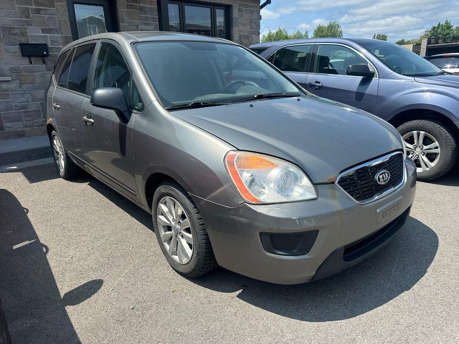 Kia Rondo LX 2012-0