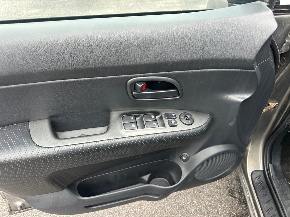 Kia Rondo LX 2012-11