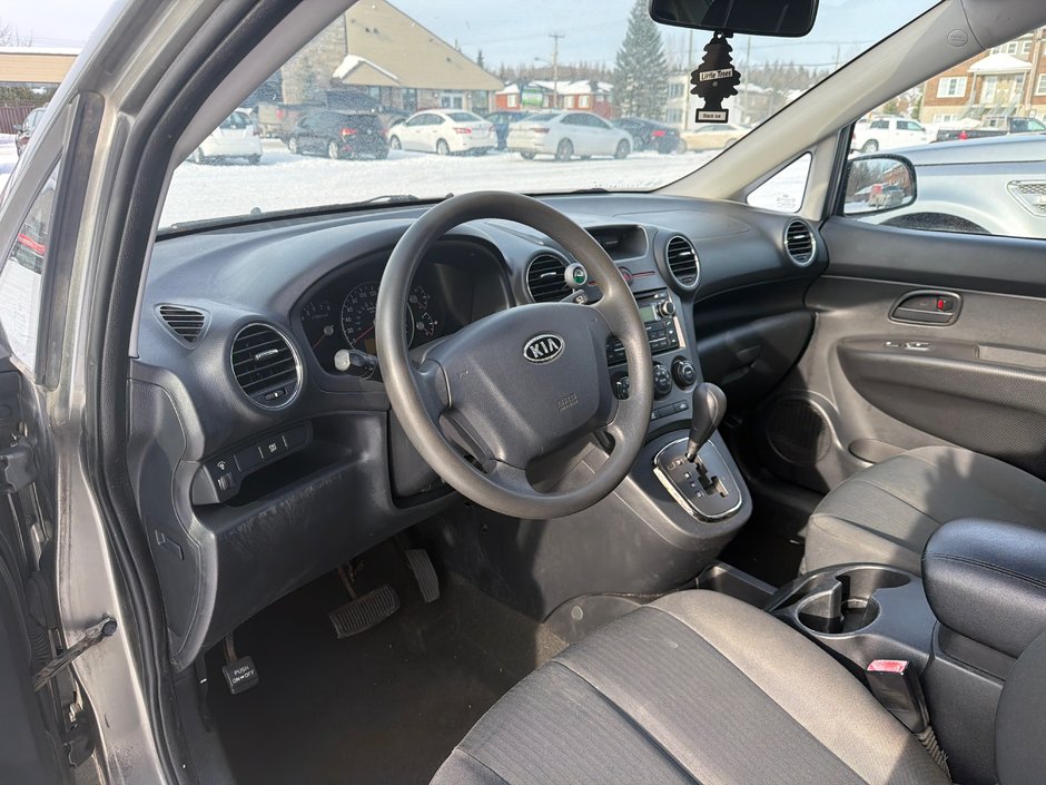2012 Kia Rondo LX-11