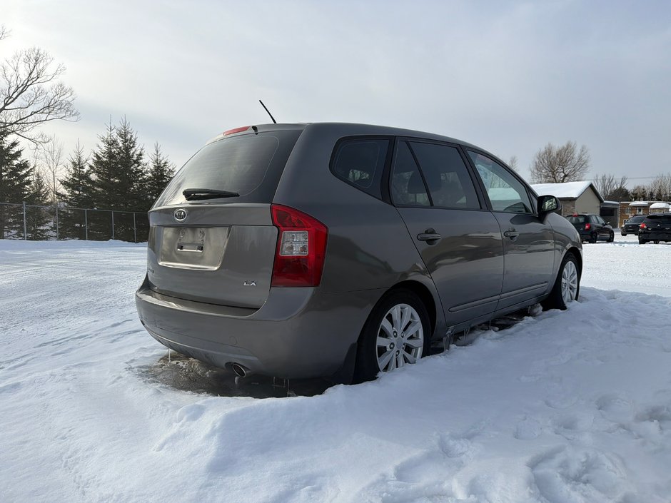 2012 Kia Rondo LX-2