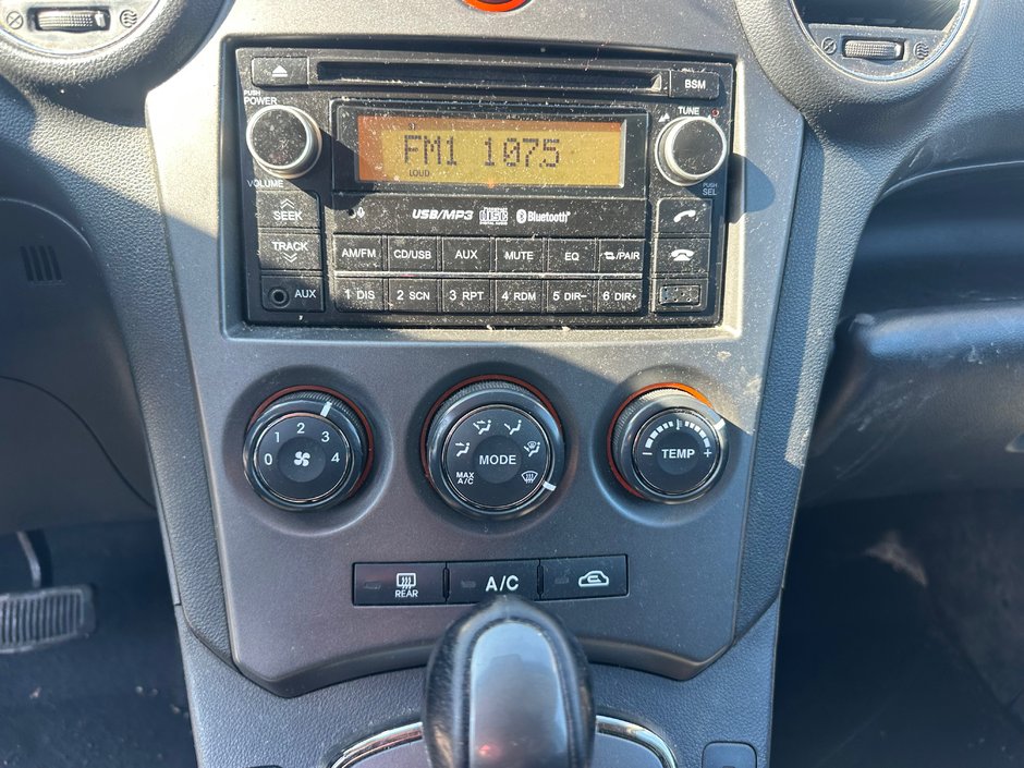 2012 Kia Rondo EX V6-11