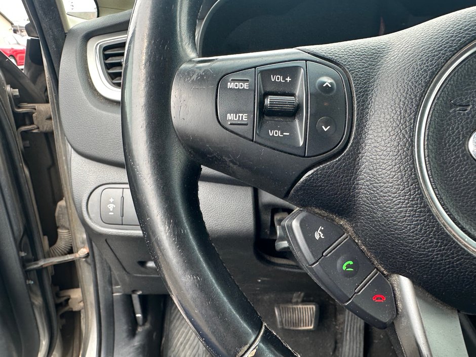 Kia Rondo LX 2014-10
