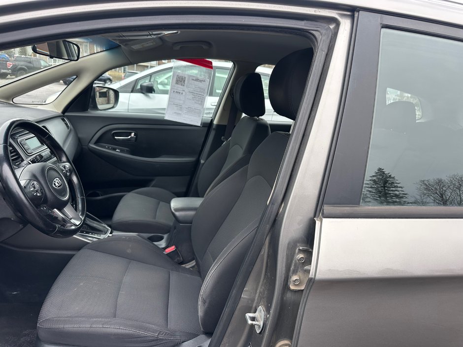 Kia Rondo LX 2014-6
