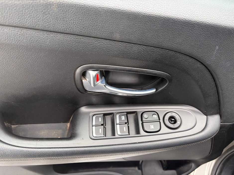 Kia Rondo LX 2014-16