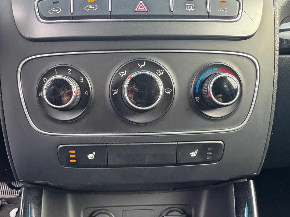 Kia Sorento LX-V6 2015-13