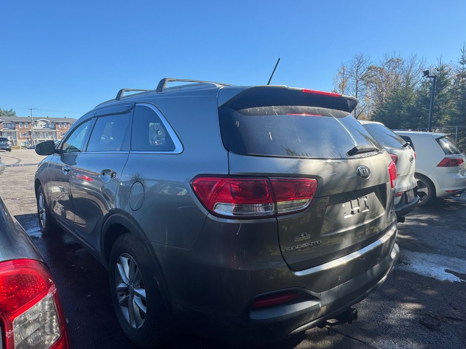 Kia Sorento LX-V6 2016-4