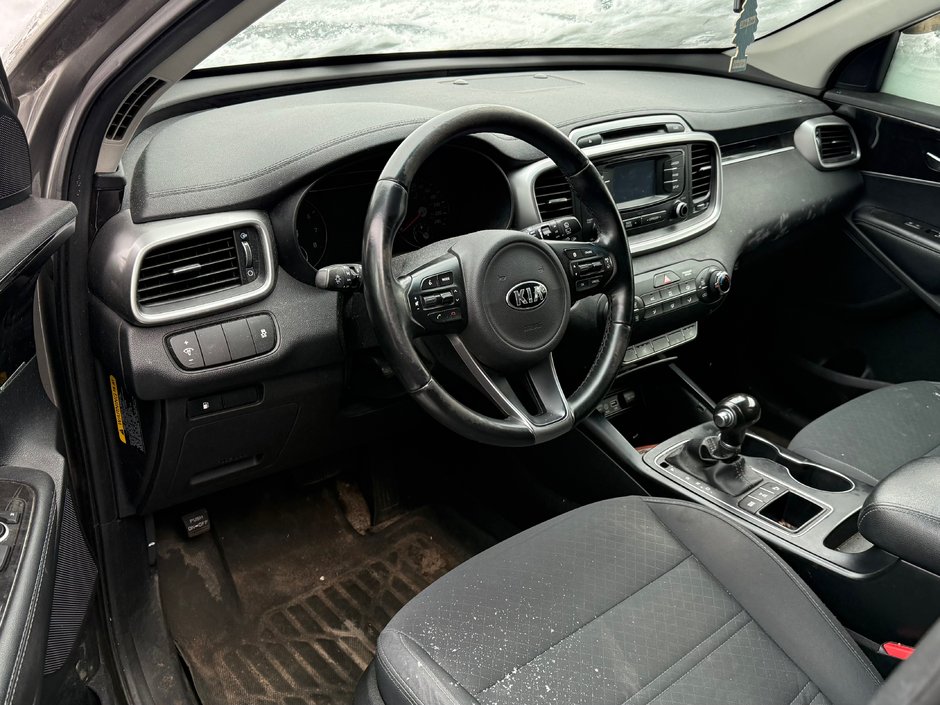 Kia Sorento LX-V6 2016-8