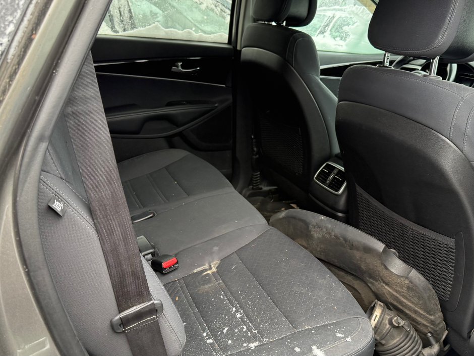 Kia Sorento LX-V6 2016-7