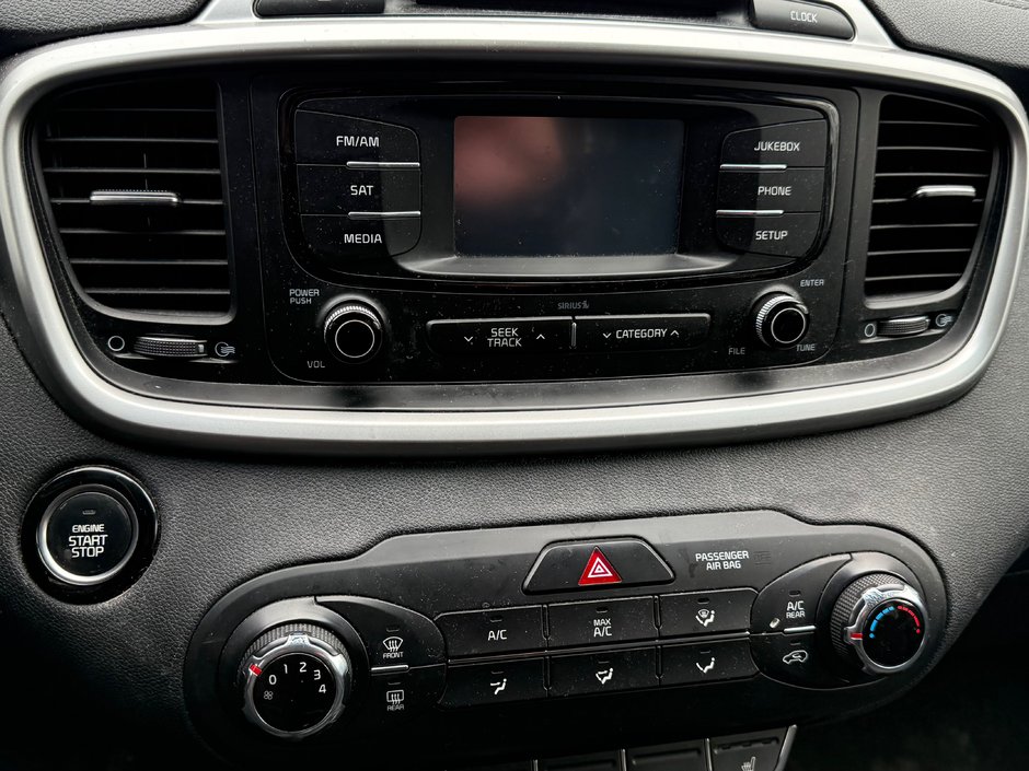 Kia Sorento LX-V6 2016-14