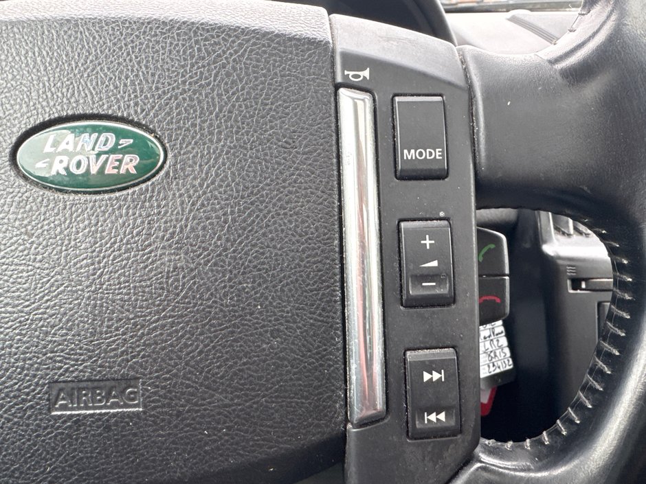 2012 Land Rover LR2 HSE-13