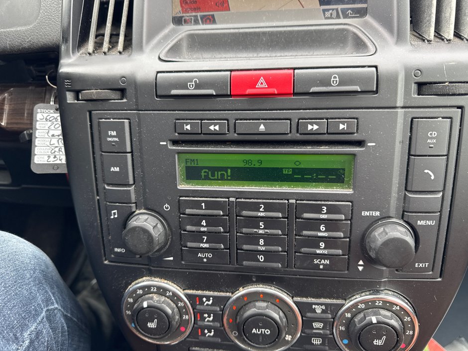 2012 Land Rover LR2 HSE-17