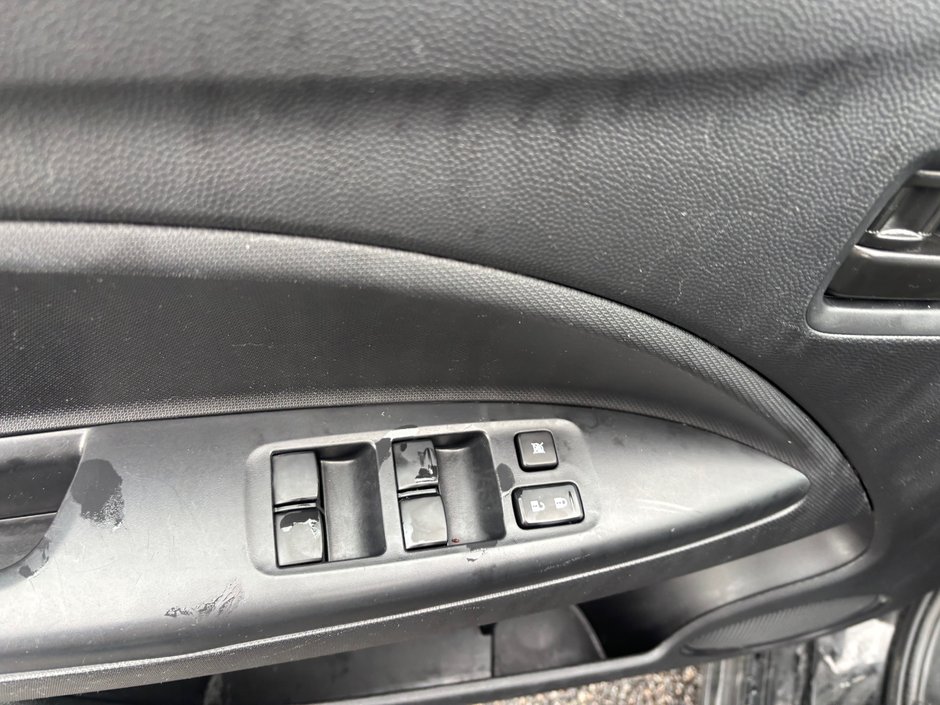 Mitsubishi Mirage ES 2015-7