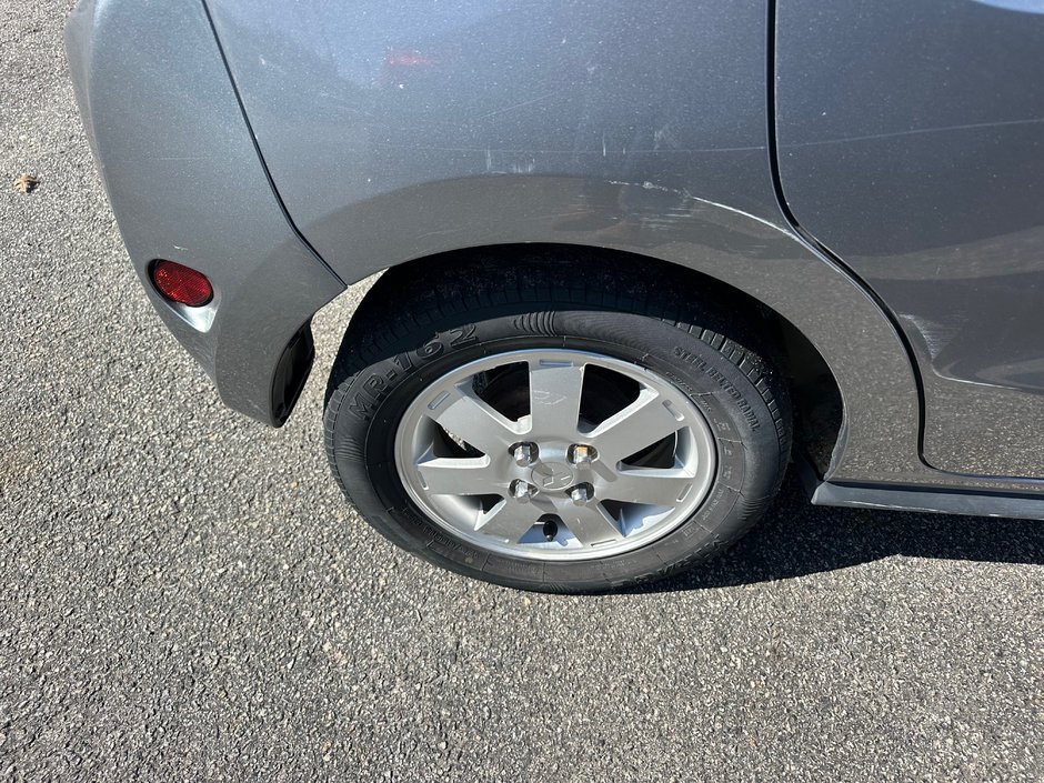 Mitsubishi Mirage ES 2015-4