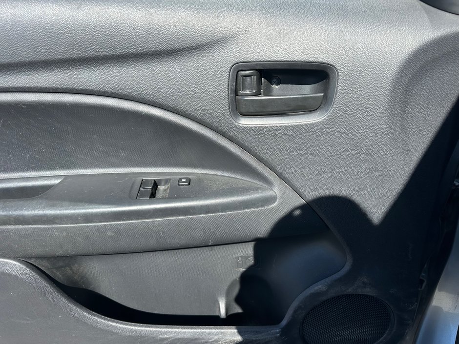 Mitsubishi Mirage ES 2015-9