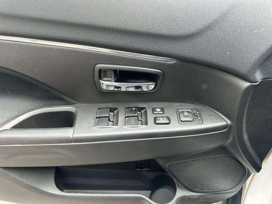 2014 Mitsubishi RVR-13
