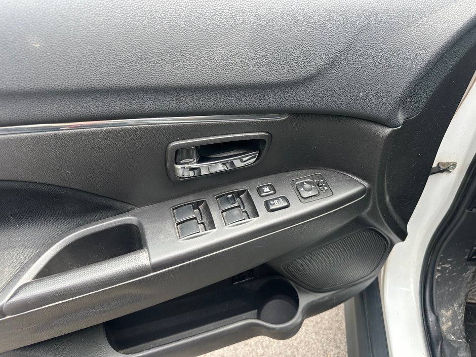 2014 Mitsubishi RVR-7