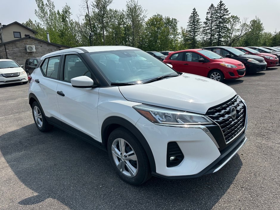 2023 Nissan Kicks S-0