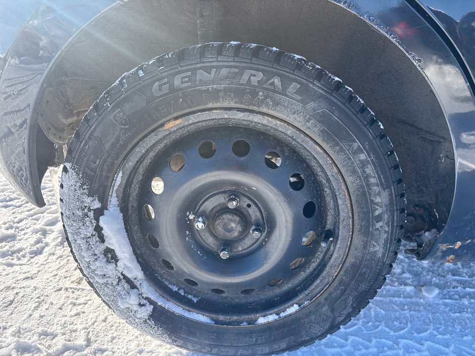 2015 Nissan Micra SV-3