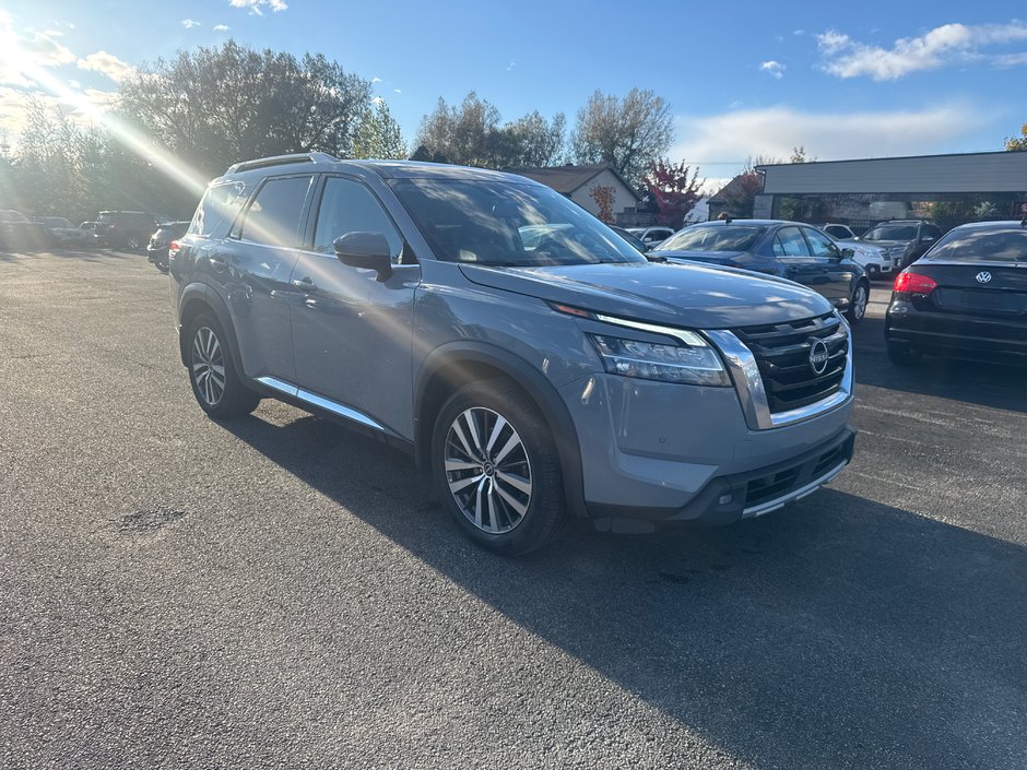 2022 Nissan Pathfinder Platinum-0