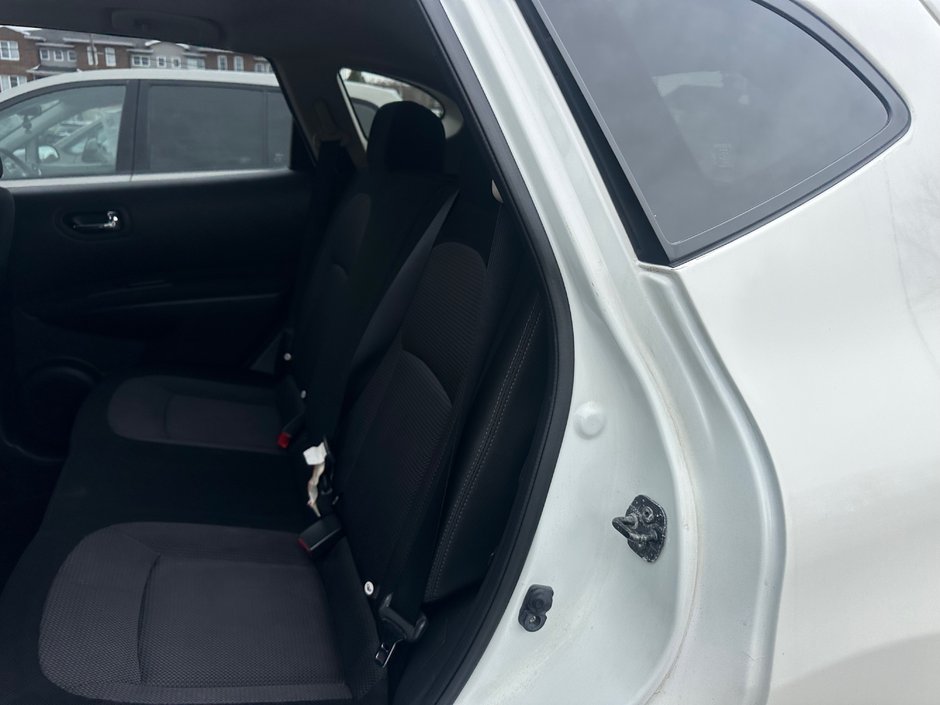 Nissan Rogue SV 2011-6