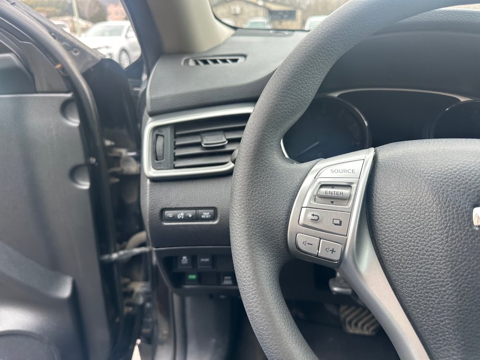 Nissan Rogue SR 2015-10