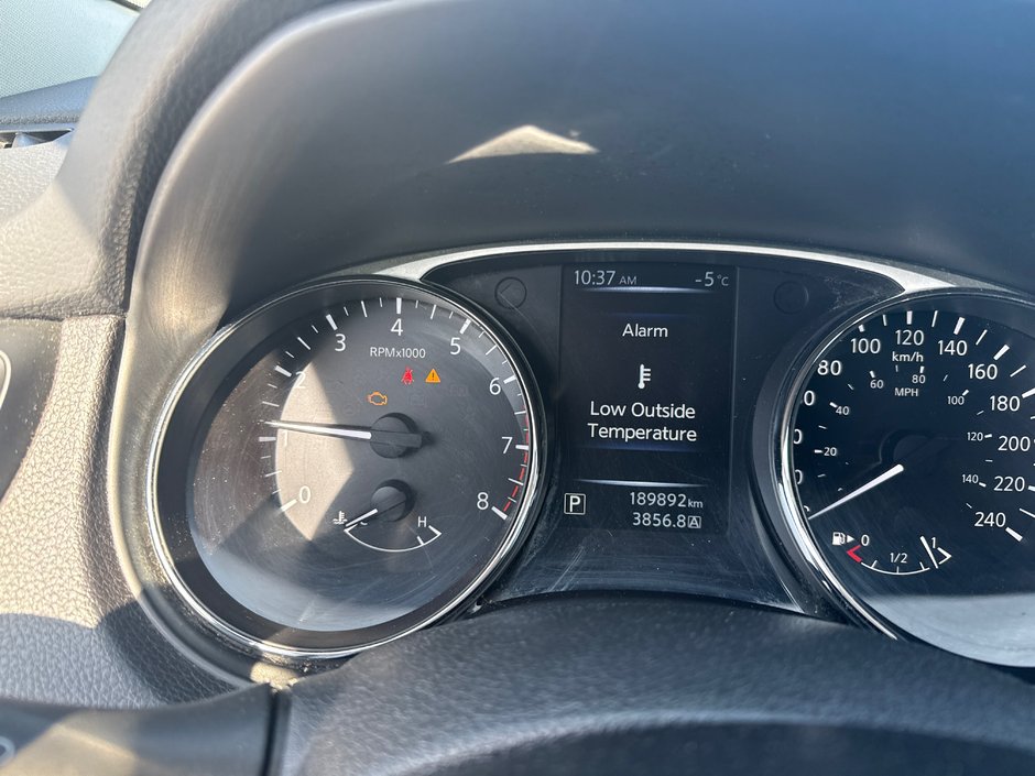 2015 Nissan Rogue-12