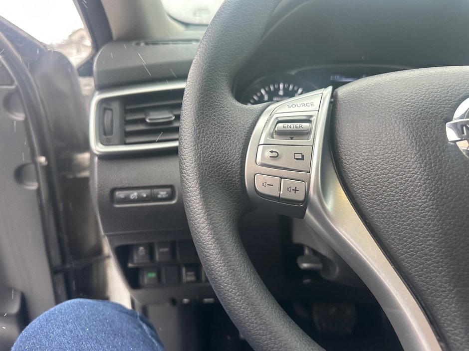 2015 Nissan Rogue SV AWD-13