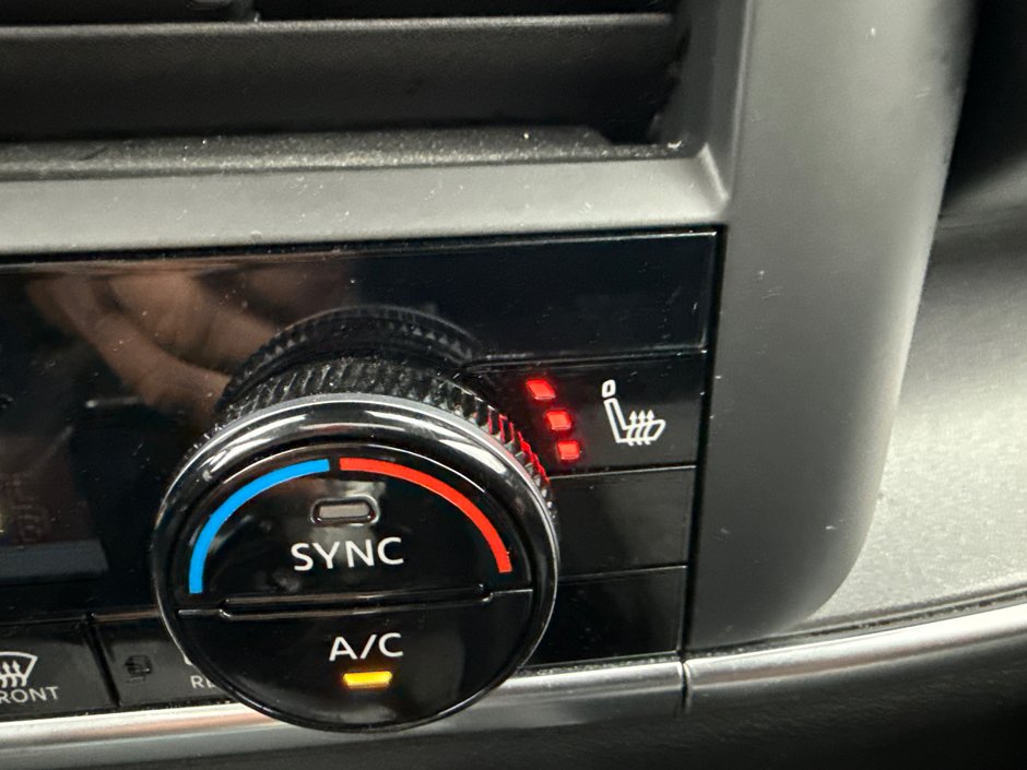 Nissan Rogue SV 2023-29