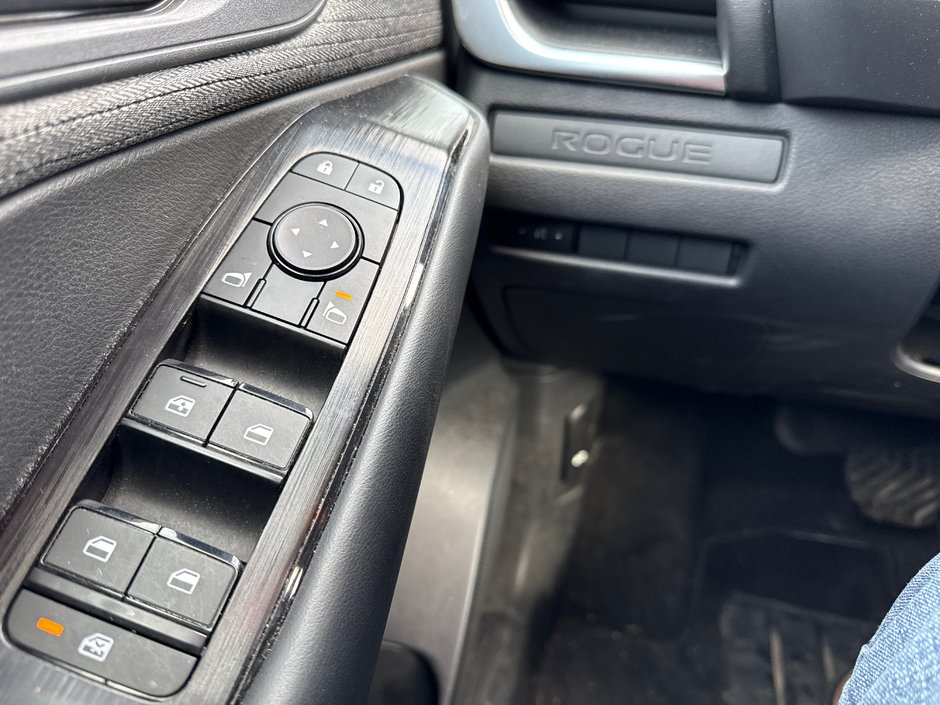 Nissan Rogue S 2023-16