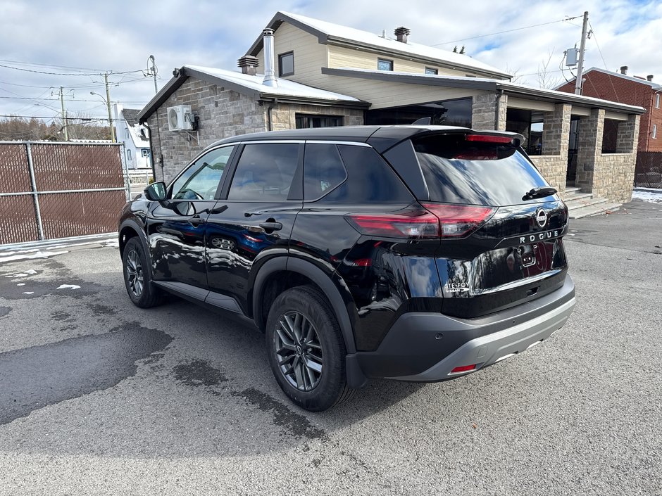 Nissan Rogue S 2023-9
