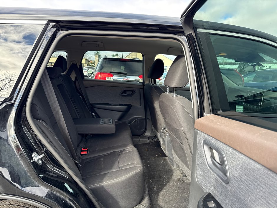 Nissan Rogue S 2023-3