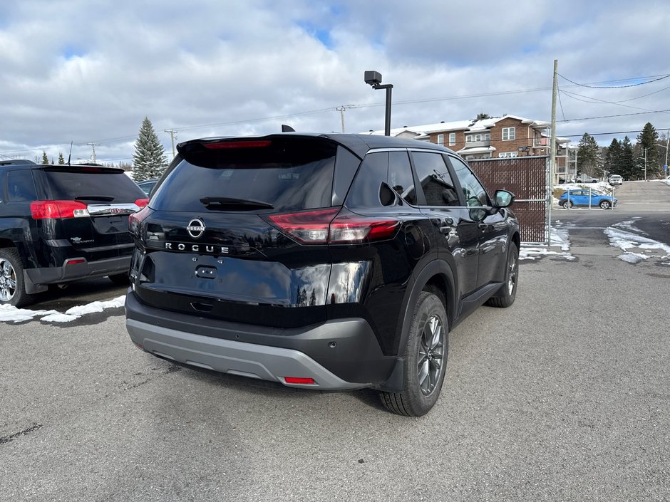 Nissan Rogue S 2023-4
