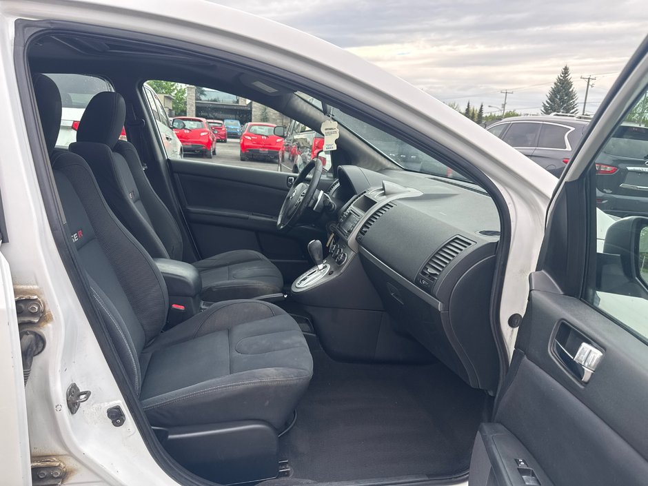 Nissan Sentra SE-R 2010-9