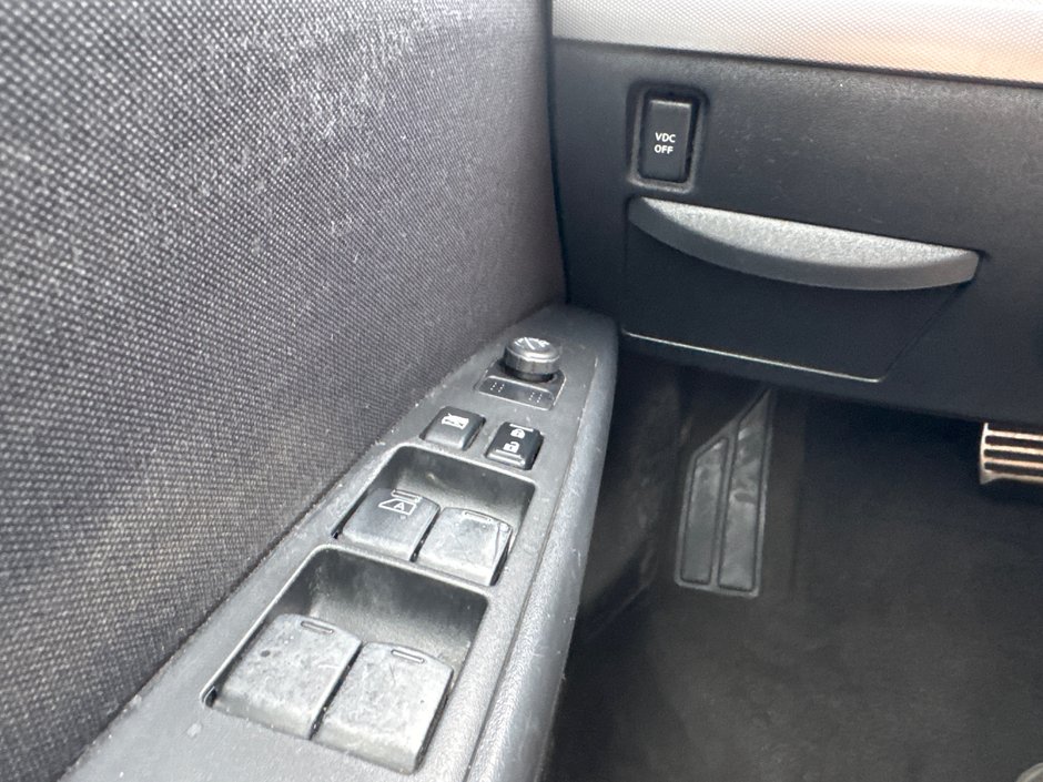 Nissan Sentra SE-R 2010-21