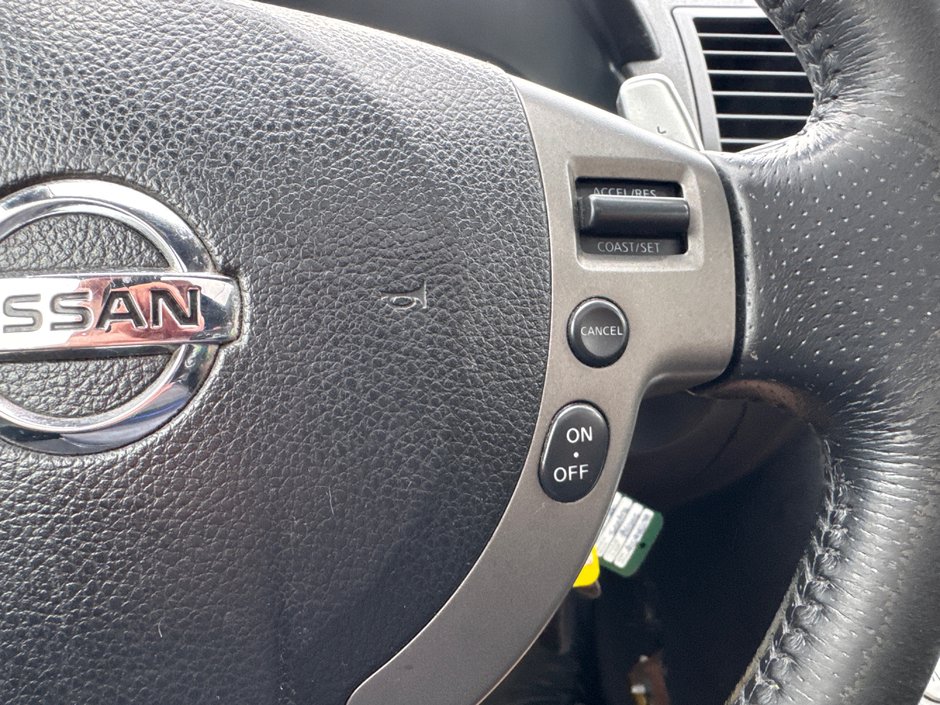 Nissan Sentra SE-R 2010-23