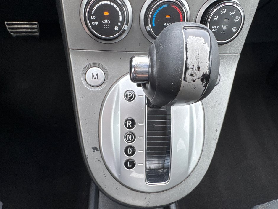 Nissan Sentra SE-R 2010-30