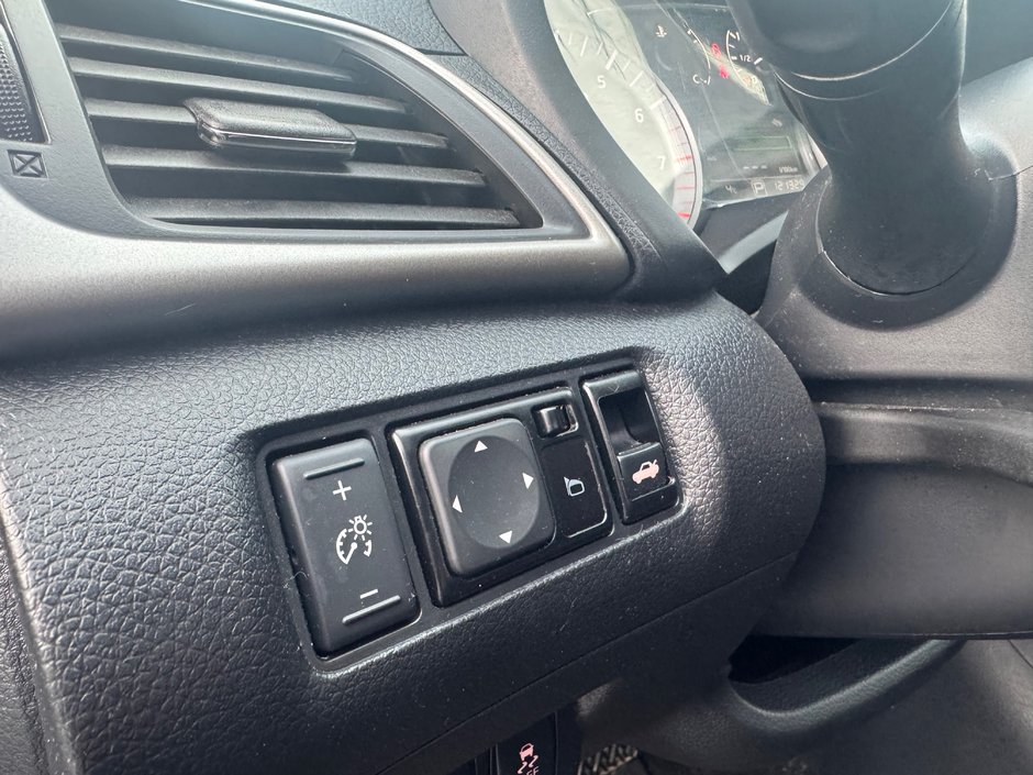 Nissan Sentra SR 2015-13