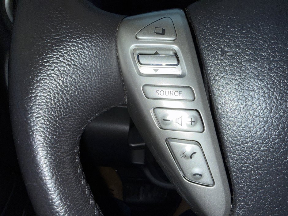 Nissan Versa Note SV 2015-22