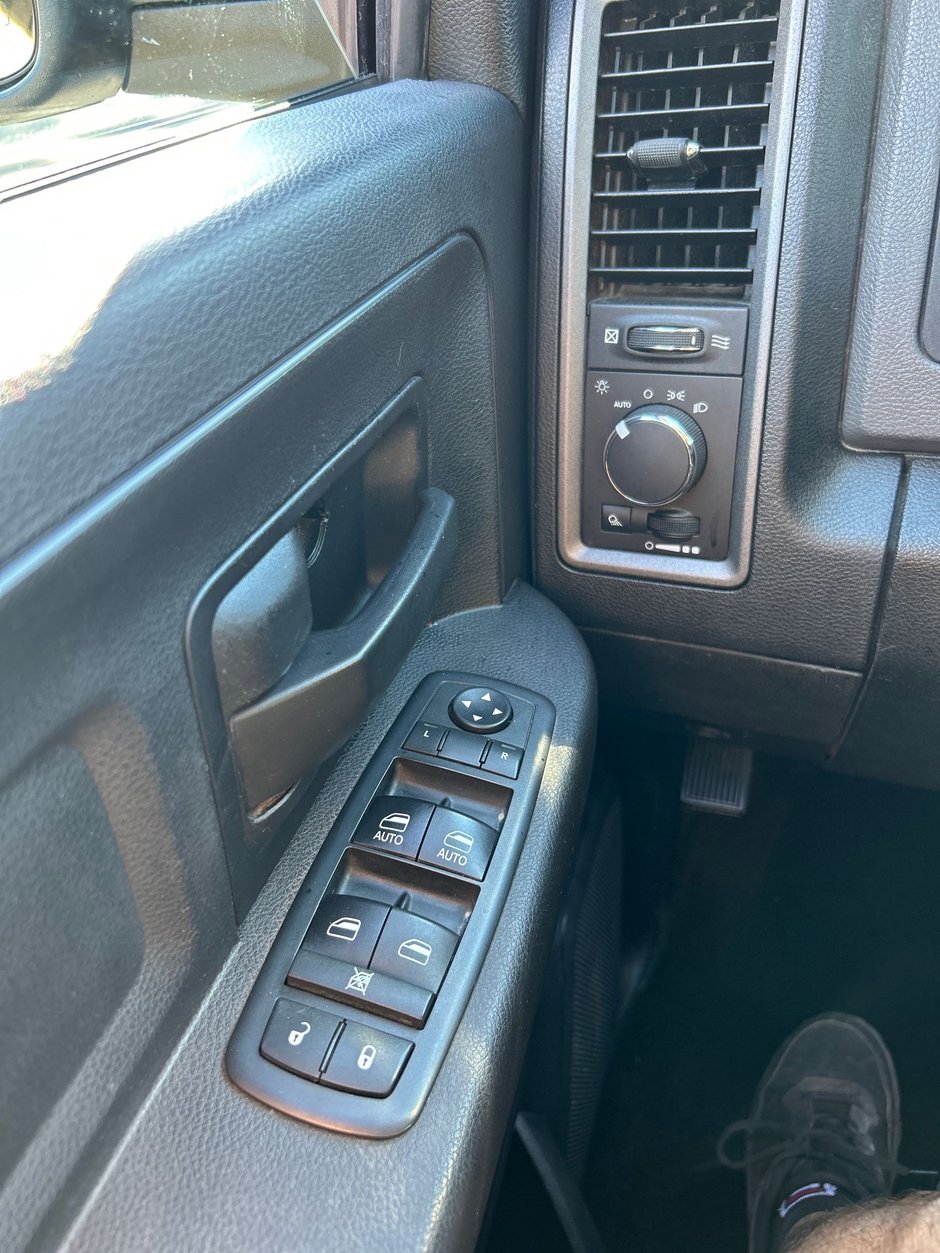 Ram 1500 SXT 2017-14