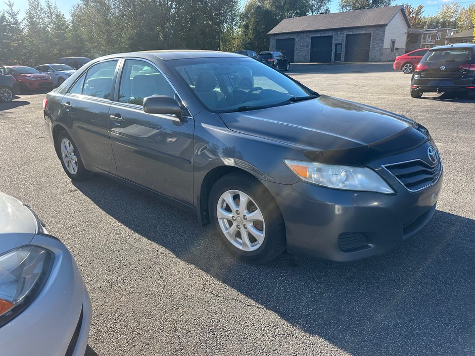 Toyota Camry LE 2011-0