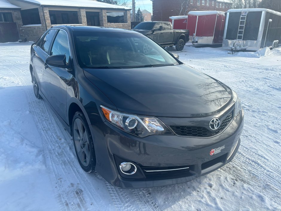 Toyota Camry SE 2012-0